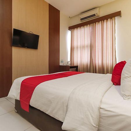 Hotel Reddoorz Near Roxy Yakarta Exterior foto