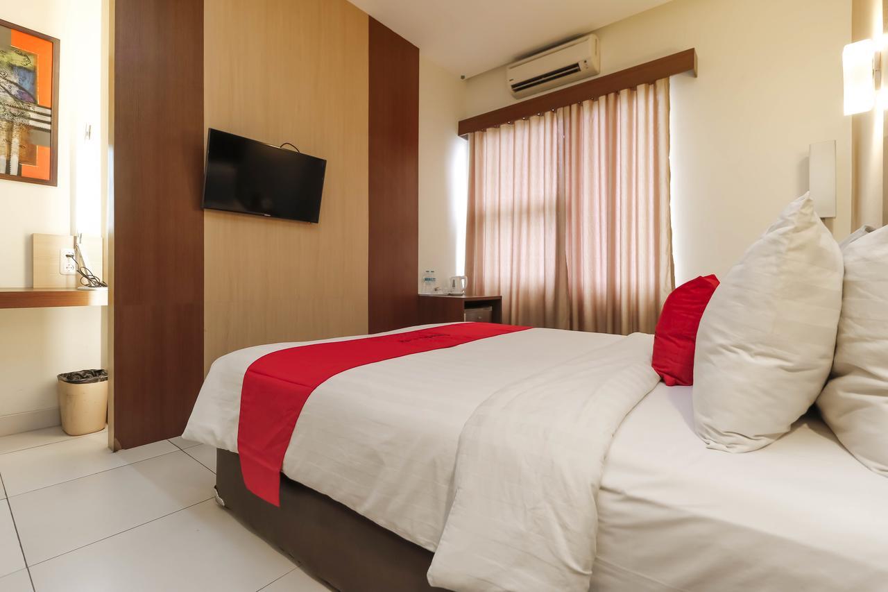 Hotel Reddoorz Near Roxy Yakarta Exterior foto