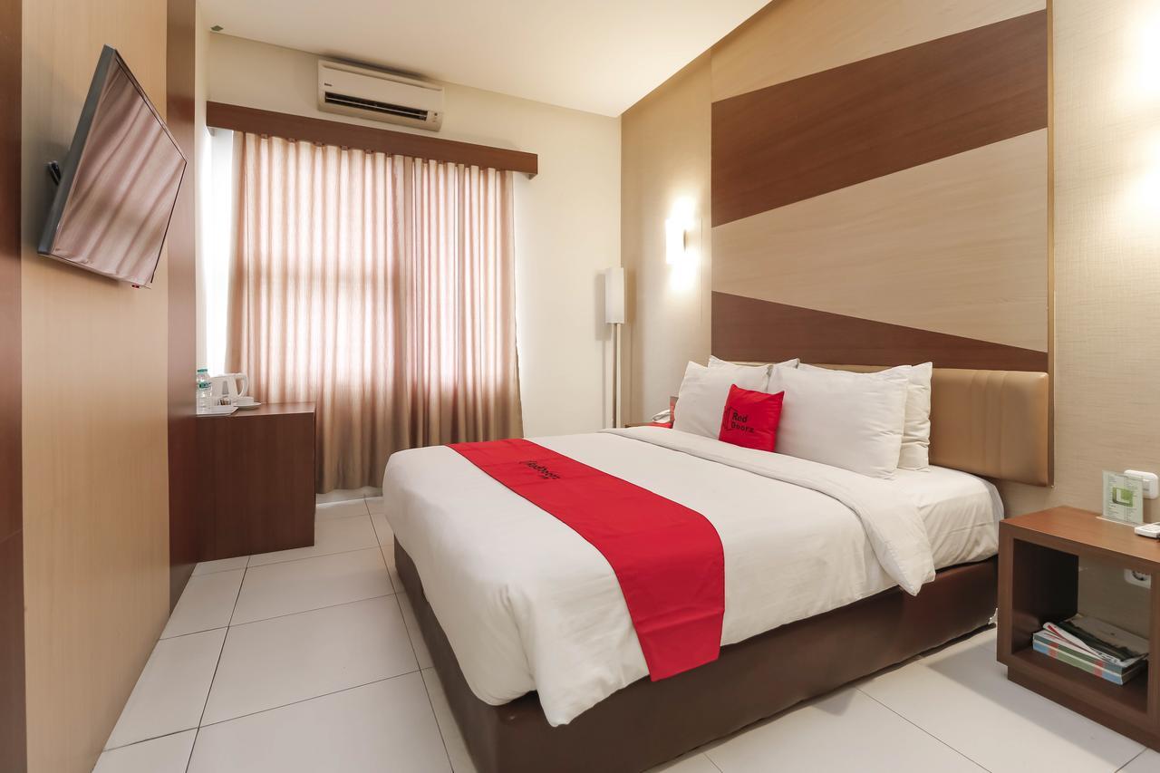Hotel Reddoorz Near Roxy Yakarta Exterior foto